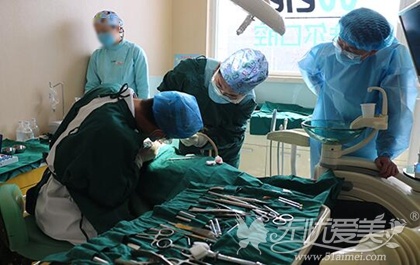汪廷乐院长亲自手术 汪廷乐院长亲自手术