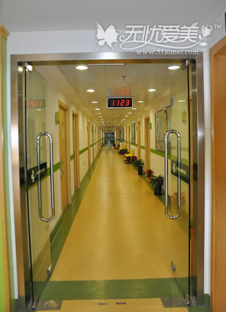 上海华美整形医院干净整洁的走廊