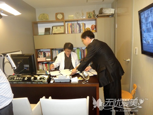 韩国4月31日整形医院代表院长金载勋签署谅解备忘录