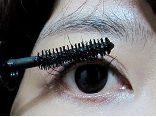 刷睫毛步骤