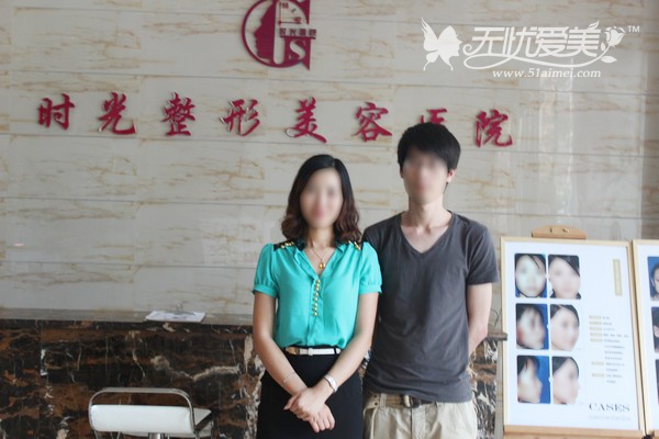 无忧爱美网总经理高玉鲜女士与太原时光整形医院经理蔡杰先生合影
