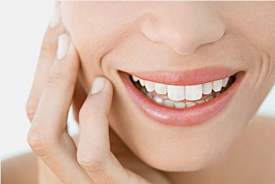 牙齿黄可以用冷光美白技术洗白吗