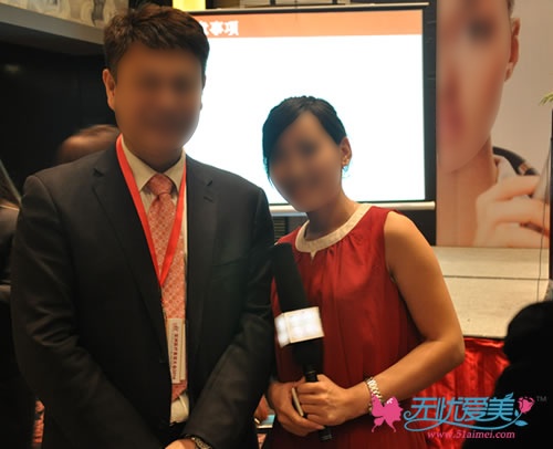 北京联合丽格医疗投资有限公司首席执行官颜仲裕(左)与无忧爱美网记者(右)合影