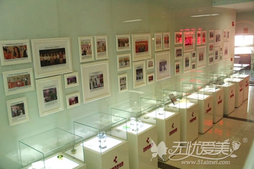 南京华美整形医院隆胸假体展示柜