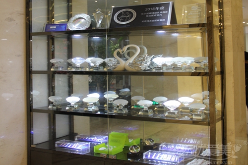 苏州爱思特医院一层手术假体展柜