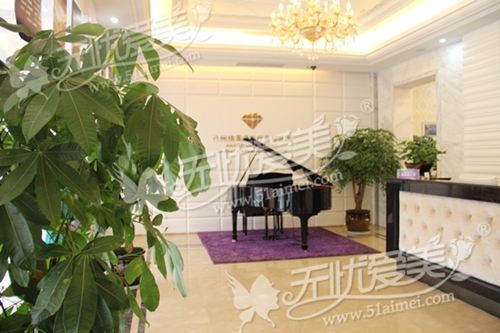 杭州格莱美医院1层钢琴