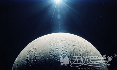 面部出现痘坑就想月球表面一样