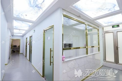 北京去眼袋好的正规医院是:北京丽星翼美|客来美舍做眼袋技术好