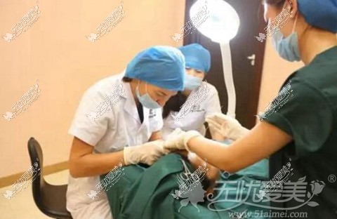 俄罗斯医生在长春中妍进行线雕实操 俄罗斯医生在长春中妍进行线雕实操