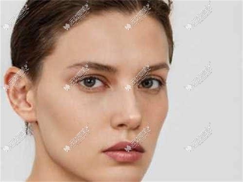 沸腾沟假体隆胸会影响哺乳吗?