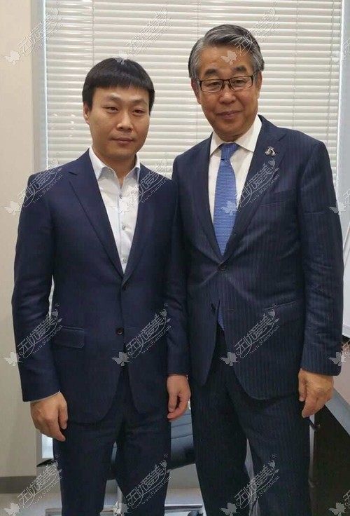 瑞丽整形董事长傅海曙与日本国美容皮肤科学会会长合影