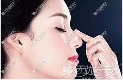 精致美鼻可以提高面部立体感