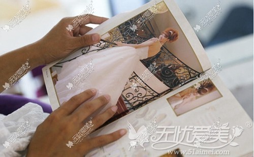小莹在广州华美接受激光去肥胖纹手术