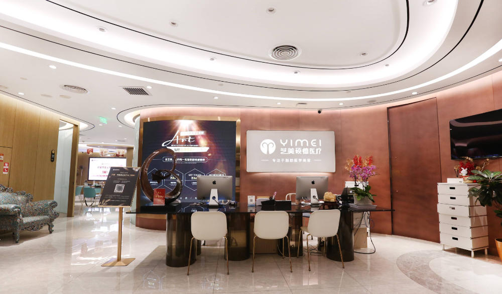 北京艺美王东履历揭秘：20年整形经验，脂肪修复成功率98%，磨骨零事故